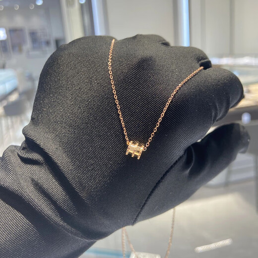 Chow Tai Fook Chinese Valentine's Day gift small waist necklace for women 2025 light luxury niche 18k gold clavicle neck chain with exquisite thin titanium steel not rose gold small waist necklace