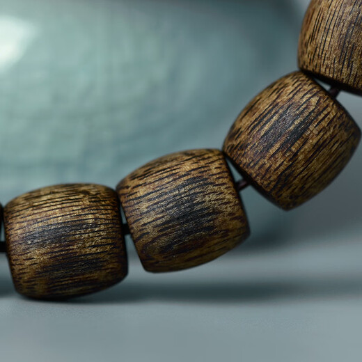 Tanjing Hainan Qi Nan Agarwood Bracelet Perles de seau de 11 mm pour hommes et femmes. Guoxiang Series Hainan Yingge Green Chess Nan Agarwood Bracelet [Produit de soluté S9759] Perles de seau de bois d'agar de 11 mm en une seule pièce (adaptée à la circonférence de la main de 15 à 17 cm)