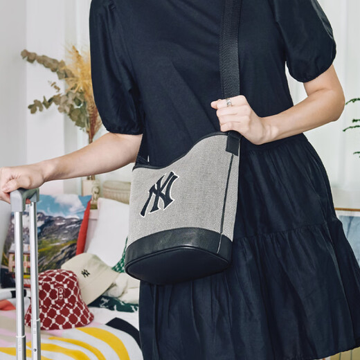 MLB New York Yankees Letters Large Logo Decorative Casual Academy Style Adjustable Shoulder Straps Canvas Water Pack Basic Package (Bag)