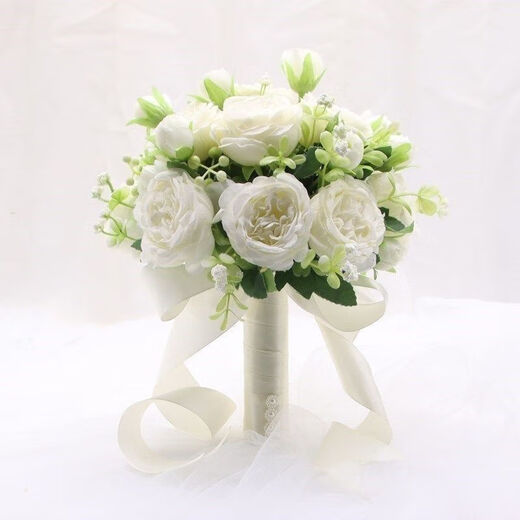 
Zhenxi bride gets a marriage certificate and holds flowers and takes photos and props. Simulated flowers and bouquets of weddings. White roses. Three lives and three lives. [Champagne + white]