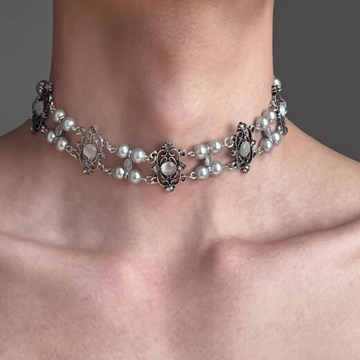 Legierung schwerer Industrie Nieten Lederkragen Dunkle Punk Europäische Frauen Y2K Subkultur Nische Design Halskette Klemme Kette Bernstein Retro Butterfly Halskette X3889