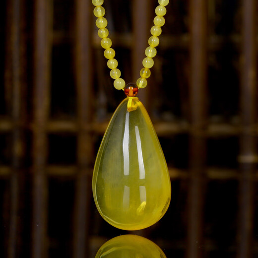 Jiale beeswax pendant for women natural amber non-optimized pendant with shape beeswax pendant one thing one certificate authentic birthday gift