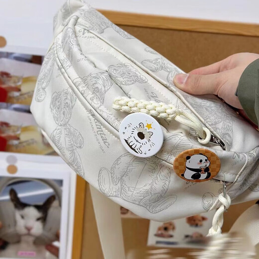 Star rudder crossbody bag for men, Japanese style ins chest bag, large capacity waist bag, mobile phone bag, sports shoulder bag, women's simple girly shoulder bag, white bag + 3 medals + Pa Pa Pa bear pendant
