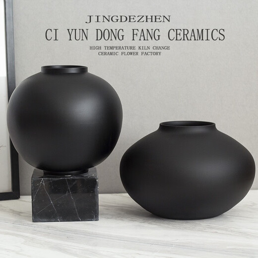 Neue chinesische einfache Keramik matte schwarze Keramikglas Vase-Sensing Wohnzimmerzubehör Licht Luxusblumenarrangement mittelalterliche Ornamente 9273-3
