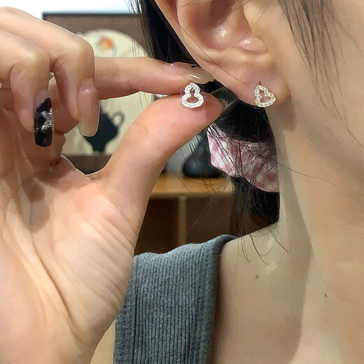 Qi Xiaomi gourd earrings for women sterling silver 999 ear piercing earrings for women niche design earrings screw twist buckle to sleep without removing a pair of small gourd earrings 999 pure silver