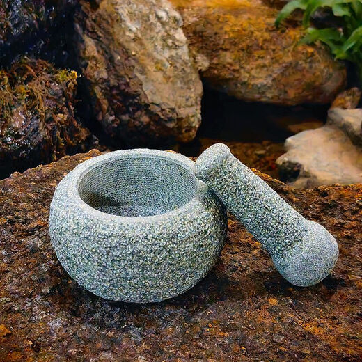 Meikejie natural stone garlic pounder stone mortar household handmade old-fashioned stone mortar grinder tea art ornaments garlic pound medicine jar retro lychee noodles outer diameter 16CM with hammer