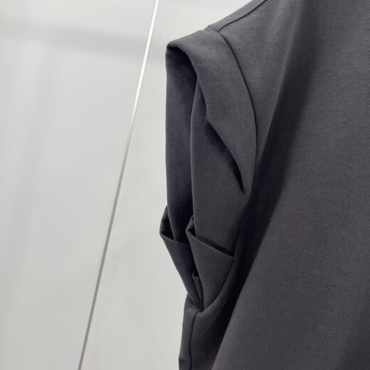 Wienos [gleicher Stil im Einkaufszentrum] Ainos 2025 Sommer Neues Produkt Ärmel und Kurzarm Shorts Anzug für Frauen 9215 Rauchgrau S