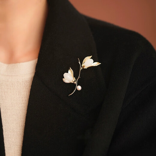 Yuansi IKXO designer brand high-end brooch white magnolia flower as a birthday gift for boyfriend and girlfriend, leader, wife and mother Magnolia flower brooch