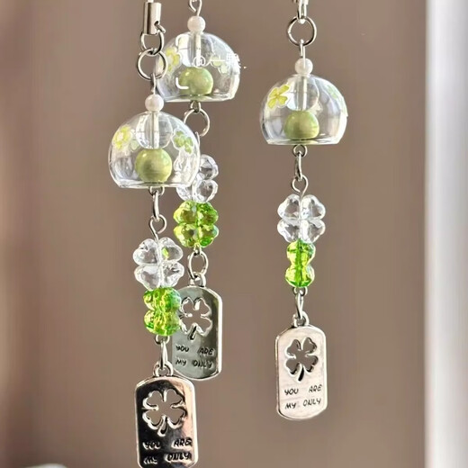 Wind chime four-leaf clover mobile phone case pendant bag camera pendant pendant key chain versatile clover ins niche four-leaf clover wind chime pendant (2 pieces)