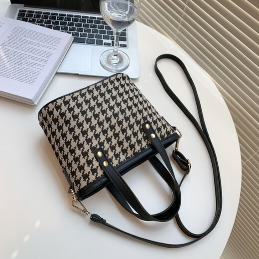 Bolsa de axila a cuadros de gran capacidad Nicho de moda y versátil Moda One-Ho-Ho-Ho-Hohor Crossbody Tote Bag Outumn and Winter Crossbody Color de color caqui