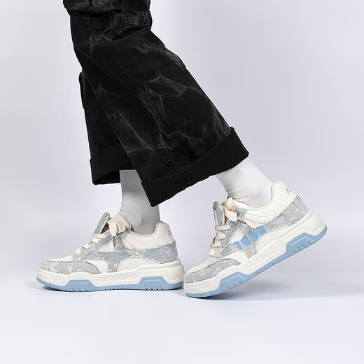 Chaussures mondiales d'épaisses pour hommes en été augmente la hauteur 2025 Nouvelles chaussures de chaussures pour hommes respirantes décontractées et polyvalentes pour hommes