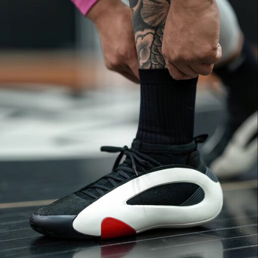 Adidas (adidas) Harden eight generations of practical basketball shoes Harden Vl. 8 black and white men black orange IE2694 40