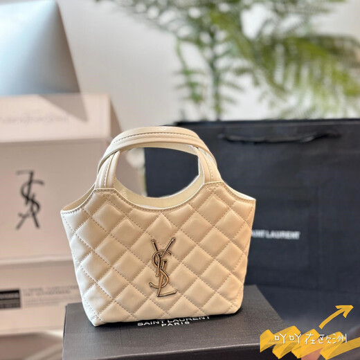 Italian direct mail 25 new small fragrance style diamond gold label underarm bag handbag bucket bag women 1 5*5*5cm