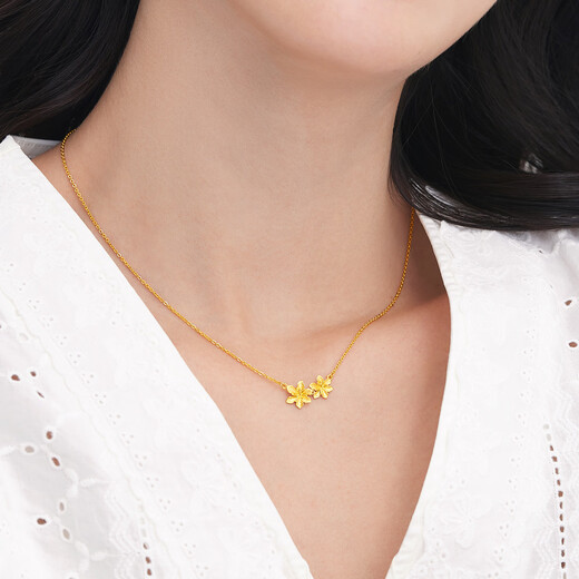 Lukfook Jewelry Pure Gold Gardenia Gold Necklace with Pendant Price GMGTBN0009A Approximately 4.47 grams