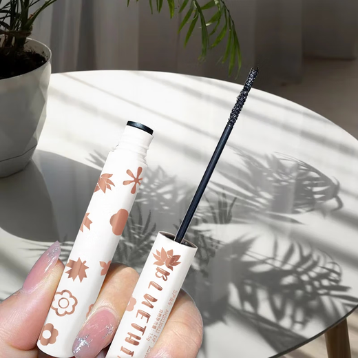 BLUETHIN extremely fine fiber long mascara waterproof, sweat-proof, no smudge, no clumping, curling, thick fast dry eyeliner for beginners. Slim long mascara + eyelash clip