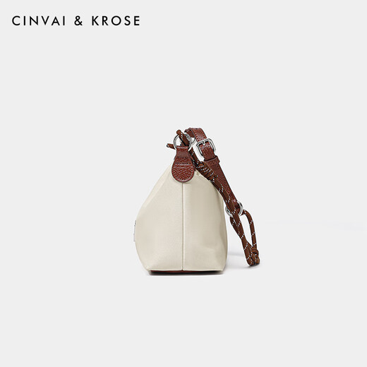 Cinvai/Krose Offizielle Website Kleine C/K -Kissenbeutel Frauen 2025 Frauentasche große Kapazität Crossbody Body Casual Umhängetasche Achselhöhlen -Achselhöhlen -Achselhöhle aus Weiß - CK Damensasche sendet die Herz der Freundin der Freundin.
