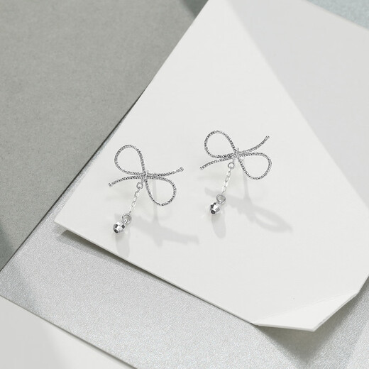 Chao Acer Shiny Bow Platinum Earrings Women's Platinum Earrings Birthday Gift Single Priced Labor Cost 60 Yuan Single Earring (Including Platinum Ear Plug) Approximately 0.8g