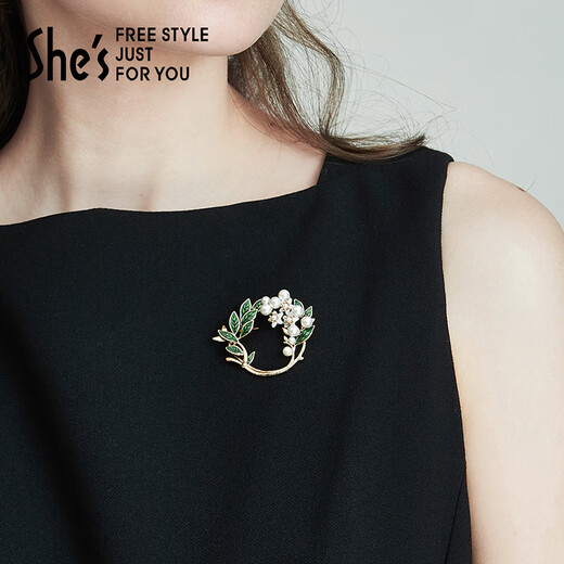 She s Akiko Contrast Color Gardenia Temperament Brooch Corsage Pin Earrings Combination Set Birthday Gift for Girlfriend Gardenia Garland Brooch SBB9209307D1