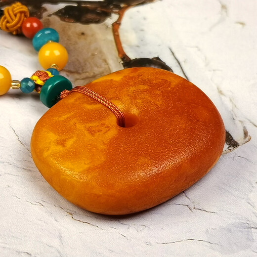 Amber School, one thing, one picture, one certificate, old beeswax pendant, safe buckle pendant, natural amber hidden buckle, old wax and flower wax pendant, 9.55g, 36*30*11mm