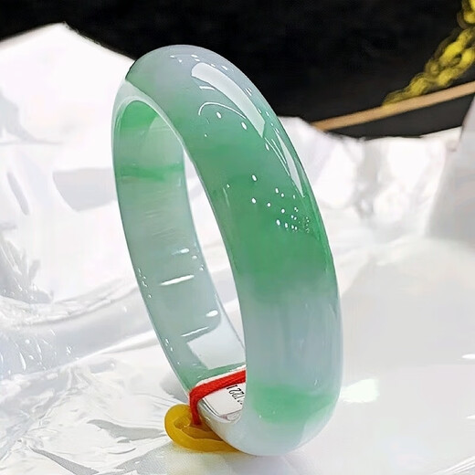 Privately owned floating green and white background green jadeite bracelet Burmese jade (processed) ice waxy sun green floating flower jade bracelet for women 52-53mm ring mouth