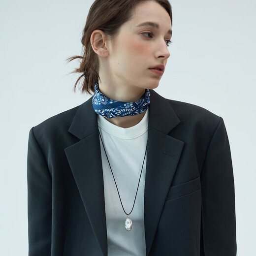 Cadena de suéter de perlas barroco El collar largo de mujeres de mujeres de mujer de mujer, joyas de otoño y joyas de invierno, nuevos productos de perla barroca colgante de perlas con cuerda de cuero coreano
