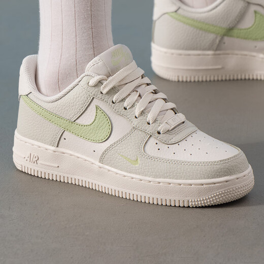 Nike (Nike) Damenschuhe Air Force 1 '07 Komfortable schockabsorbierende und kräftig-resistente Sport- und Freizeitschuhe IB3881-001 35.5