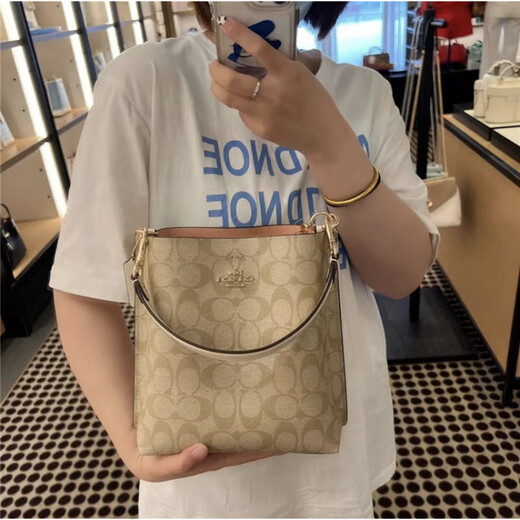 蔻驰（COACH）潼妈Coach蔻驰新款Mollie Buet水桶包手提斜挎包 浅卡其大号