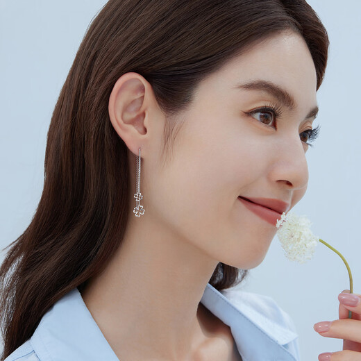 Lukfook Jewelry Platinum 950 hollow four-leaf clover platinum ear wire earrings price approx. 1.83 grams