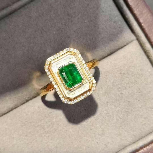 HEEKAIYI Emerald Gemstone Ring for Women 18K Diamond Ring Luxurious Chinese Valentine's Day Birthday Gift for Wife and Girlfriend Selected Emerald Gemstone Ring-1.59 Carat