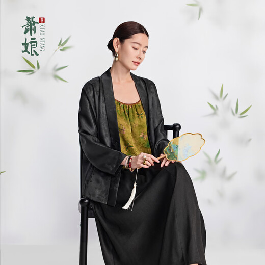 
Xiao Niang [Mo Heyun] Jacquard Satin Cloud Shape New Chinese Long Sleeve Jacket Mulberry Silk Chinese Style 1463 Black 2XL 140-150Jin [Jin equals 0.5 kg]