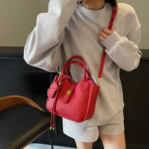 高级质感手提水桶包女2025春夏新款时尚通勤大容量单肩斜洋6636 红色