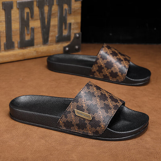 Slippers à la mode pour hommes en été 2025 Nouveaux adolescents Sports de plage et tabouret décontracté et tongs à semelles épaisses Brown 41