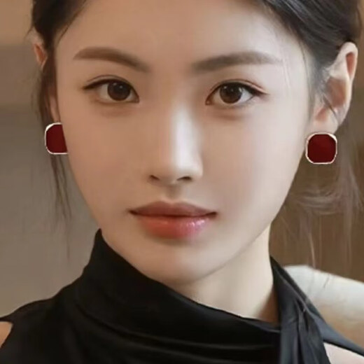 Ruihongxiang 999 sterling silver earrings, red square earrings, female ancora red earrings, light luxury, high-end, temperament, autumn and winter earrings, 999 sterling silver earrings - a pair of red square earrings.