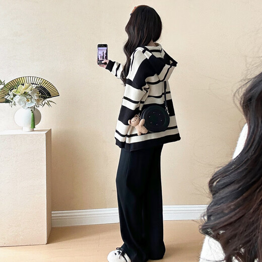 Geman maternity wear autumn and winter suit 2025 fashionable long-sleeved striped knitted maternity jacket belly-covering top plus velvet wide-leg pants black striped cardigan jacket XL