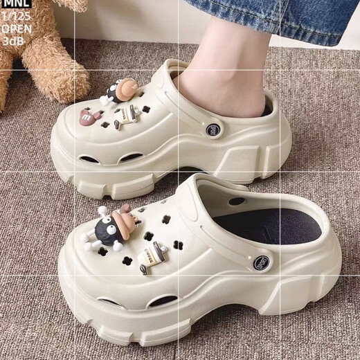 Chaussures de trous filés à sept couleurs pour la plage de la plage pour femmes respectueuse de l'environnement et non glissé à talon haut talon épais semelle sandales de mode de mode blanche 38-39