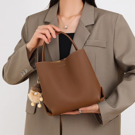 Ens internationale Luxusmarke 2025 Neues echtes Leder mit großer Kapazität Handtasche mit großer Kapazität Schübe Bag Crossbody Damenbeutel kalte Tee Farbe