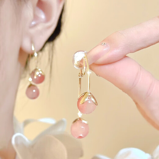 Bai Qixin pink cherry tassel ear clip for women 2025 new trendy ear bone clip without pierced earrings fashion accessories pink tomato ear clip