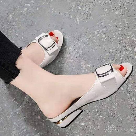 Slippées de yierkang pour femmes 2025 Été Nouveau style extérieur de poisson à peau douce sandales polyvalentes à semelle plate et à blanc rond 37 37