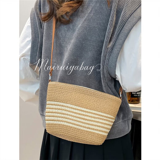 Super hot small bag for women spring and summer 2025 new versatile crossbody bag woven straw woven bag high-end beach bag black