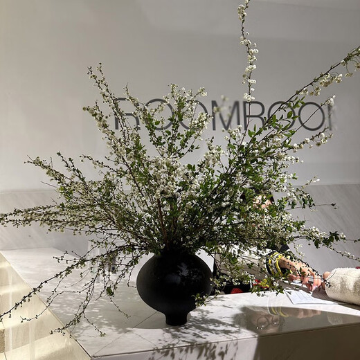 Neue chinesische einfache Keramik matte schwarze Keramikglas Vase-Sensing Wohnzimmerzubehör Licht Luxusblumenarrangement mittelalterliche Ornamente 9273-3