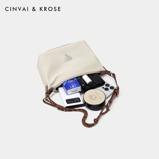 Cinvai/Krose Offizielle Website Kleine C/K -Kissenbeutel Frauen 2025 Frauentasche große Kapazität Crossbody Body Casual Umhängetasche Achselhöhlen -Achselhöhlen -Achselhöhle aus Weiß - CK Damensasche sendet die Herz der Freundin der Freundin.