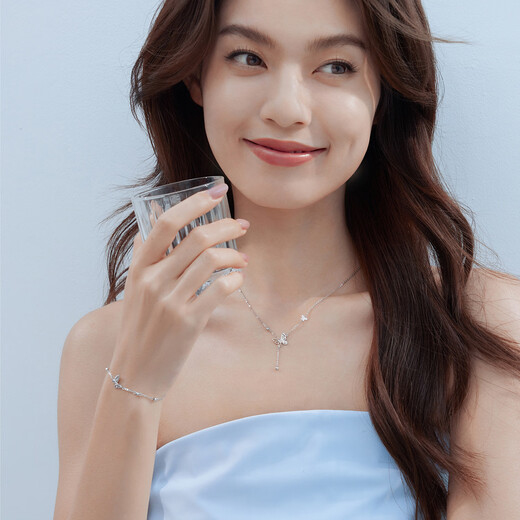 Lukfook Jewelry Platinum 950 Butterfly Shadow Shattered Ice Tassel Platinum Necklace Set Price G07P0013DS 3.84g (including labor cost 422 yuan)