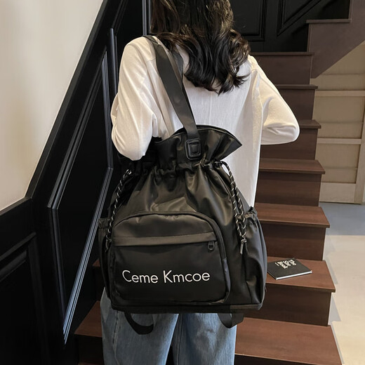 Nouveau sac à dos de niche sac à dos de sac à dos à la mode du sac court de voyage des filles de grande capacité