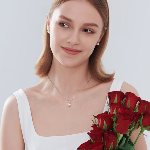 GiO Jewelry Akoya Saltwater Pearl Necklace 18K Gold with Diamonds as a Birthday Gift for Wife