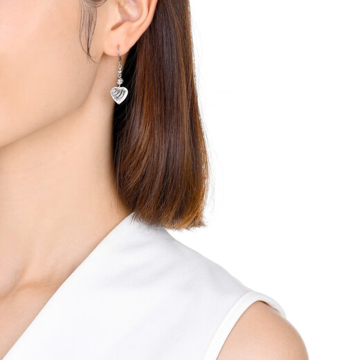 Chow Sang Sang (CHOW SANG SANG) platinum earrings Pt950 car flower bead hanging heart earrings 80905E