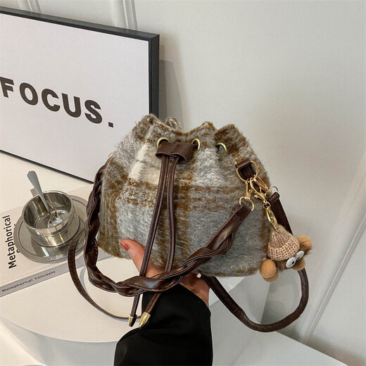 Mujeres retro y moderna nueva bolsa cruzada de un solo hombro de primavera y bolso casual de verano en la bolsa de mujeres de moda