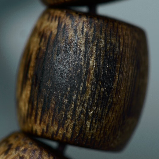Tanjing Hainan Qi Nan Agarwood Bracelet Perles de seau de 11 mm pour hommes et femmes. Guoxiang Series Hainan Yingge Green Chess Nan Agarwood Bracelet [Produit de soluté S9759] Perles de seau de bois d'agar de 11 mm en une seule pièce (adaptée à la circonférence de la main de 15 à 17 cm)