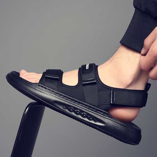 Goldlion men's sandals summer 2025 new trendy and fashionable versatile sandals for teenagers and students wearing soft-soled beach shoes black 9902 38