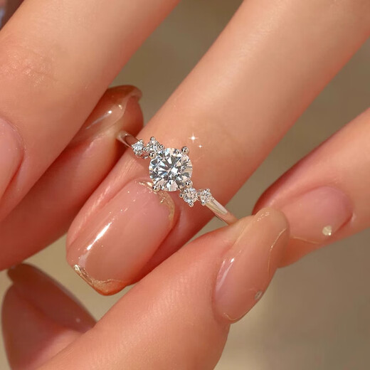 DR Proposal Diamond Ring Starry Series Moissanite Diamond Ring Sterling Silver Platinum Plated Proposal Ring as a Holiday Gift for Girlfriend 1 Carat Main Diamond Live Ring Adjustable Size