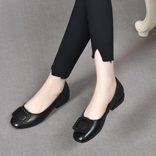 Spring and autumn single shoes wedge soft bean shoes for women with one foot, women's leather shoes, middle-aged and elderly women's shoes CGf soft leather shoes, black [heel height 2.5cm] 35